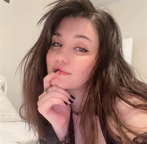 "Goodnight losers imma go play Pokémon 😙" : SuniDey_