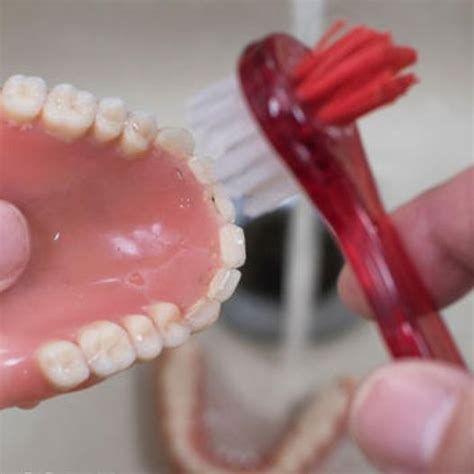 how to whiten dentures at home