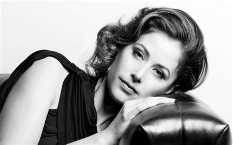 AMANDA CREW – Spirit And Flesh Magazine