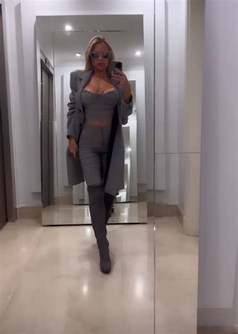 En calzas escocesas con cierre al medio, Luciana Salazar prendió fuego