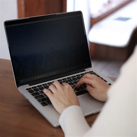 How do I choose a privacy screen protector? — SenseAGE