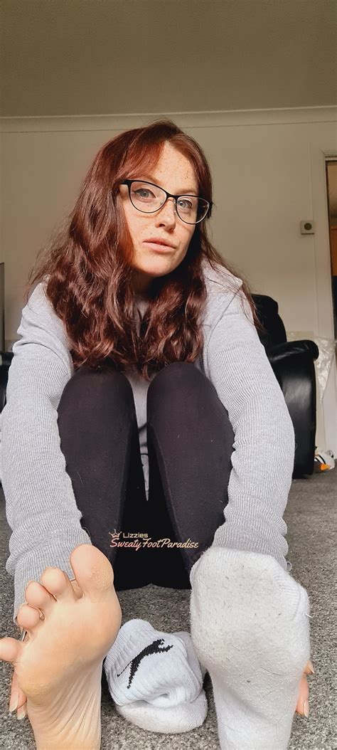 Would you sniff my sock or lick my toes? 😏 [F] : r/AnkleSocksGW