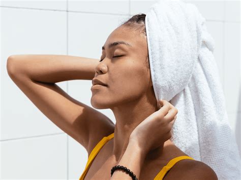 How to Towel-Dry Your Hair Like a Hairstylist