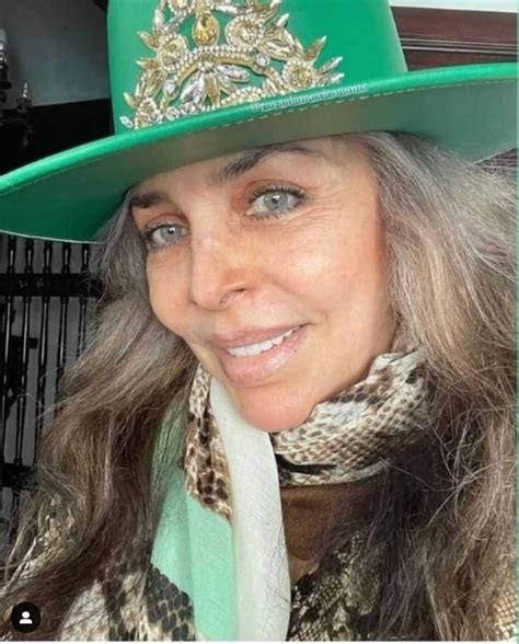 Filtran foto de Verónica Castro joven cuando era estudiante de la UNAM