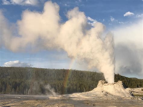 Castle Geyser Eruption Yellowstone National Park [1334X750][OC] : r ...