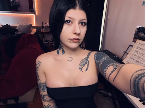 Joanne Winters (@joannewinters) [onlyfans] : r/inked_babes