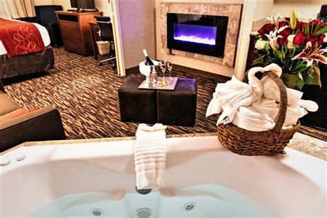 King Room with Jacuzzi & Fireplace | Comfort Suites Golden West