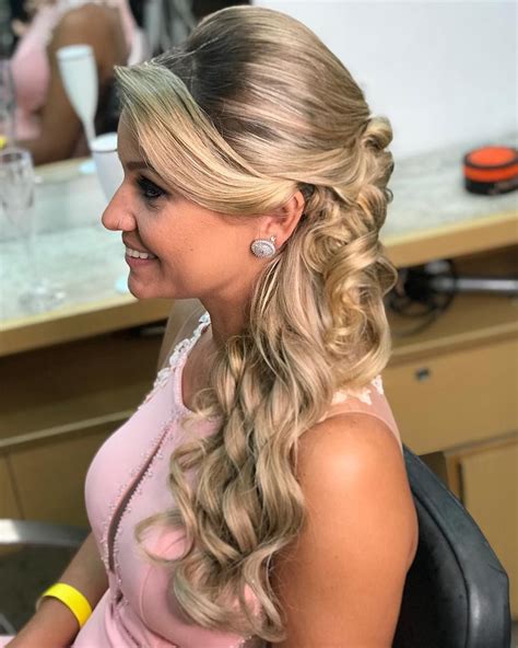 Penteados Para Madrinha De Casamento Cabelo Longo E Liso - Penteados para Madrinhas de Casamento 2024: Ideias e Inspirações