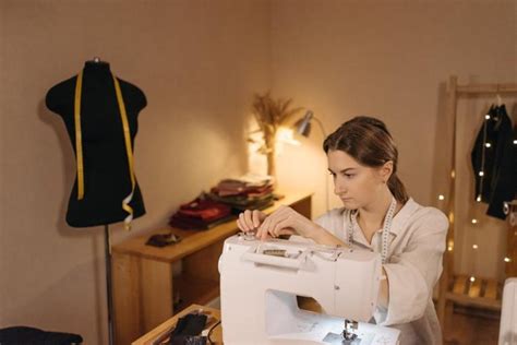 What's the Difference Between Serger and Overlock Machines - Knowing Fabric