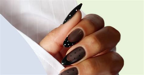 Pantyhose nails: Η νέα τάση θέλει το μανικιούρ να έχει διάφανο και