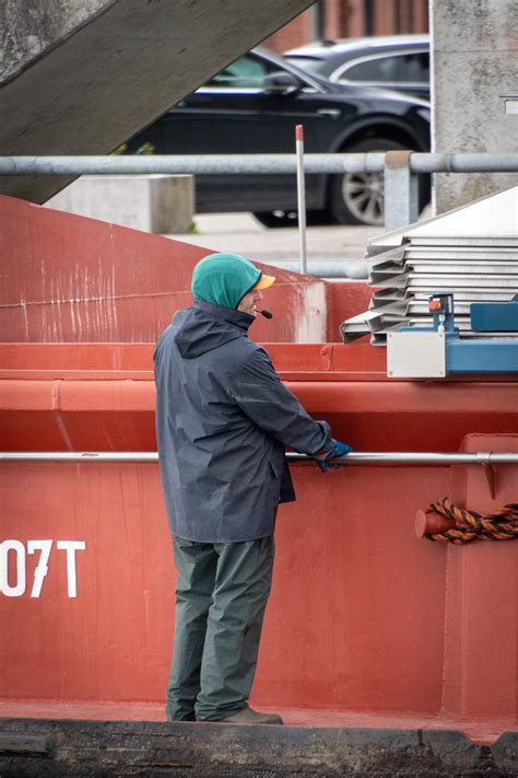 Barge, Loading And Unloading Free Stock Photo - Public Domain Pictures