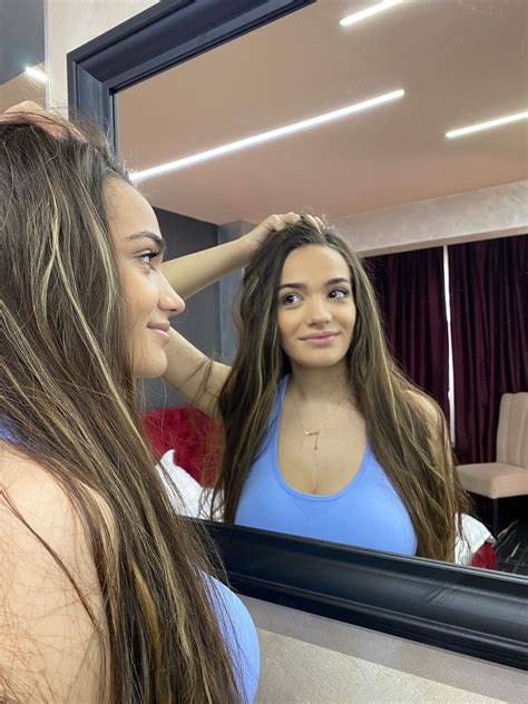 I have just finished my make up... exhausting : r/SendMeCompliments