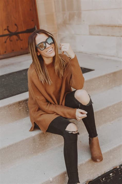 Easy Thanksgiving Outfit: Brown Sweater + Black Jeans - Leah Behr