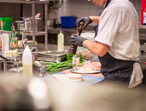 5 Essential Ingredients For Finding The Perfect Chef For Your Restaurant
