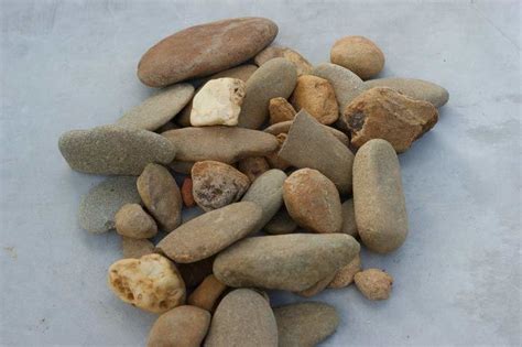 25 mm River rock pebbles