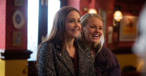 Yo Soy: Eastenders - Lauren & Lucy