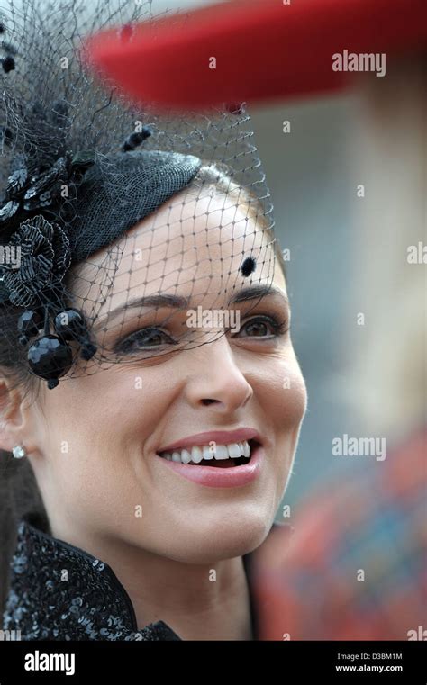 Ladies day cheltenham hi-res stock photography and images - Alamy