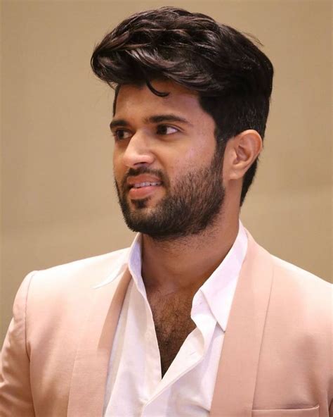 vijay devarakonda wiki age family movies hd  biography