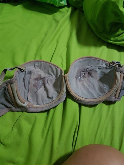 Cum on mom's brown bra | Scrolller