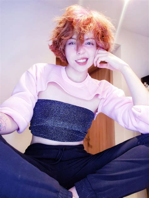 BRIGITTE GREY🐙 on Twitter | Chicas, Celebridades, Chicas para dibujar