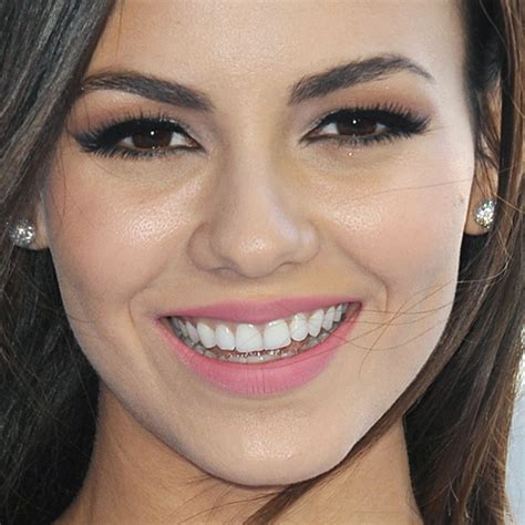 Victoria Justice Makeup: Blue Eyeshadow, Purple Eyeshadow & | Steal Her ...