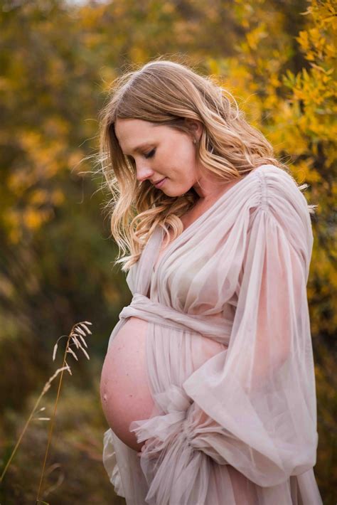 3 Blissfully Easy Steps to a Successful Fall Maternity Session