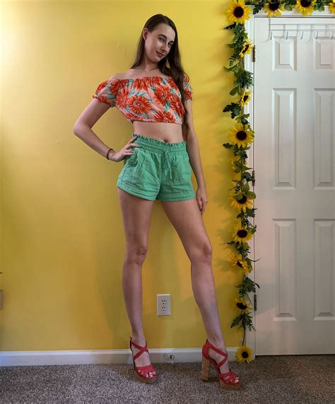 Ellie, Nice To Meet You | Heels and bright colors are gonna fix me 🌈👠