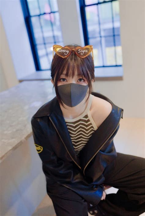 首度拿下黑色口罩！HongKong Doll 愚人節驚喜公開 "真實顏面"，令粉絲大讚：是戀愛的感覺 - COOL-STYLE 潮流生活網