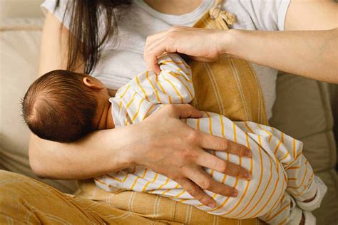 book lifts  lid  womens experiences  breastfeeding anmj