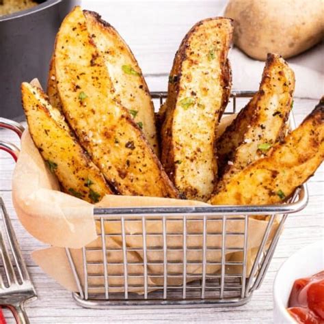 Air Fryer Crispy Potato Wedges - DIY and Fun