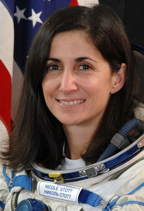 Astronautenbiographie: Nicole Stott
