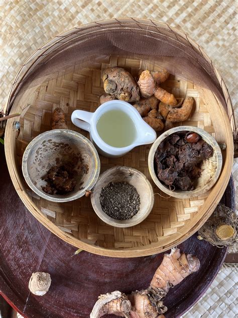 jamu    indonesians powerful herbal medicine bowls flows