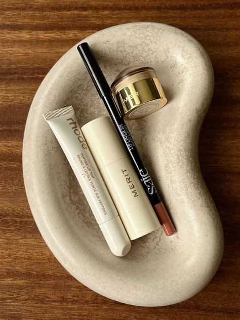 ig whatalexreadss minimalist makeup products merit lip liner