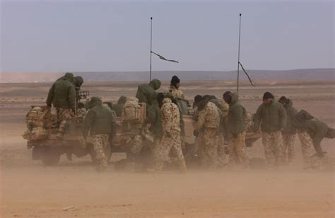 Australian Commandos from the 4th Battalion, Royal Australian Regiment ...