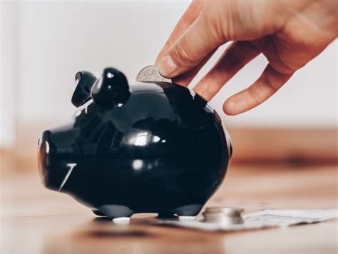 Retirement Annuities Explained – Money 101