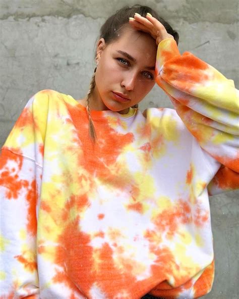Свитшот тай-дай | Monki, Orange, Tie dye top