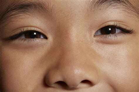 How our eyes make sense of light