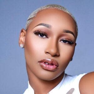 DaphneThickAss - Age, Bio, Family | Famous Birthdays