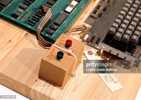 apple computer   auction   premium high res