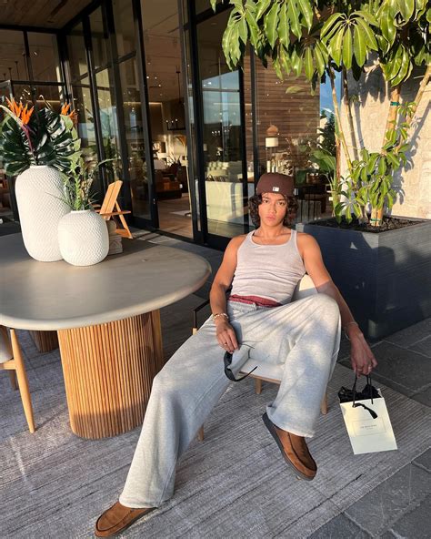 RC AVENUE | In Vegas thinkin’ about the drop date for my next single