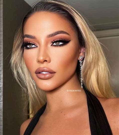 Madelyn Cline | Hair, Makeup, Lips