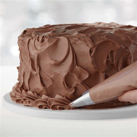 Chocolate Icing Cake Decorating Ideas - Beth Mulholland Bruidstaart