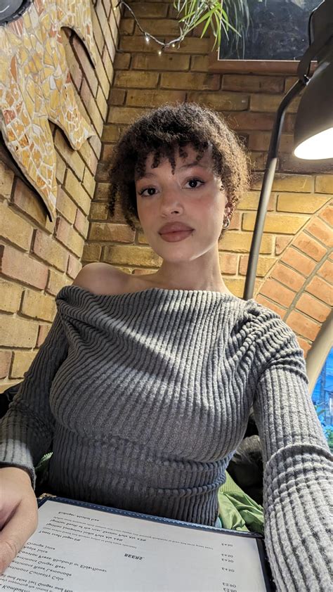 You're taking me to dinner first... : r/Ebony