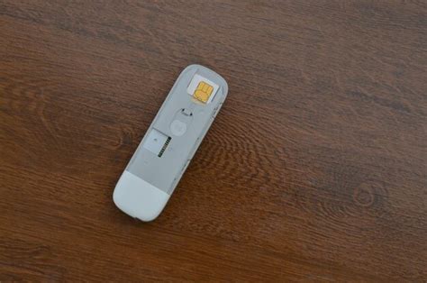 인터넷 연결에 가까운 최신 Usb 5g 모뎀으로 빠르고 효율적이고 현대적인 연결 가능 모바일 속도와 안정성을 보장하는 5g 칩 ...