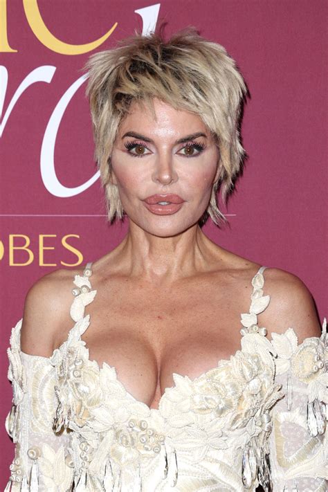 A breakdown of the classic way to style lisa rinna hair 5