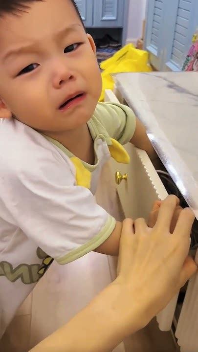 Cute baby crying with his arms pinched #dailycuteness - YouTube
