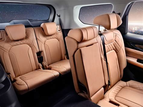 New Exeed VX Photos, Prices And Specs in UAE