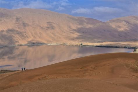 premium photo  sumu barun jaran lake  badain jaran desert dark