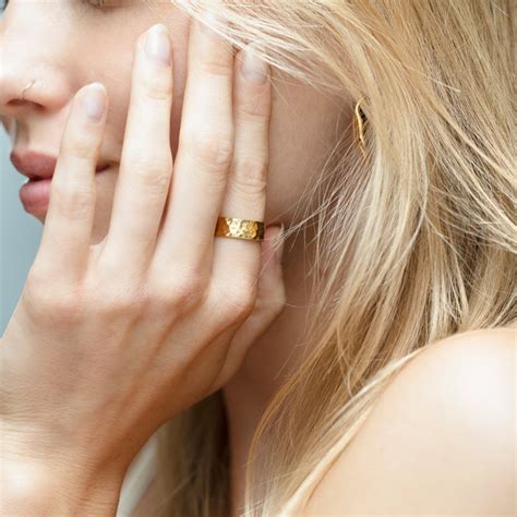 What Is Sterling Silver and What Does '925' Mean? | Aquila Jewellery