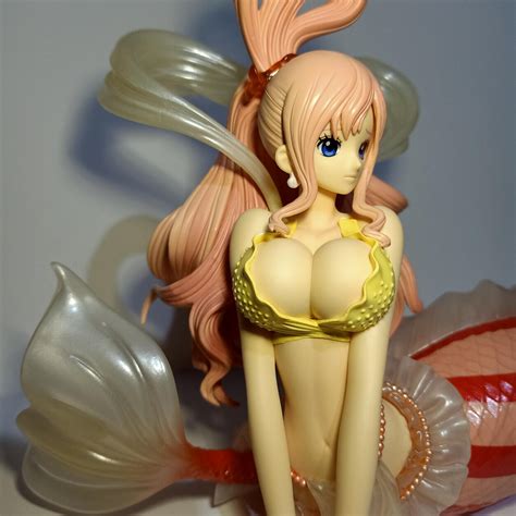 Shirahoshi Hot